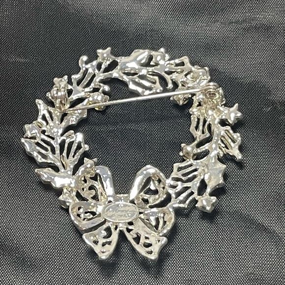 Vintage Wreath Rhinestone and Silver tone brooch. Signed Christopher Radko. - Picture 3 of 5